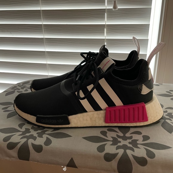 ADIDAS - Picture 1 of 8